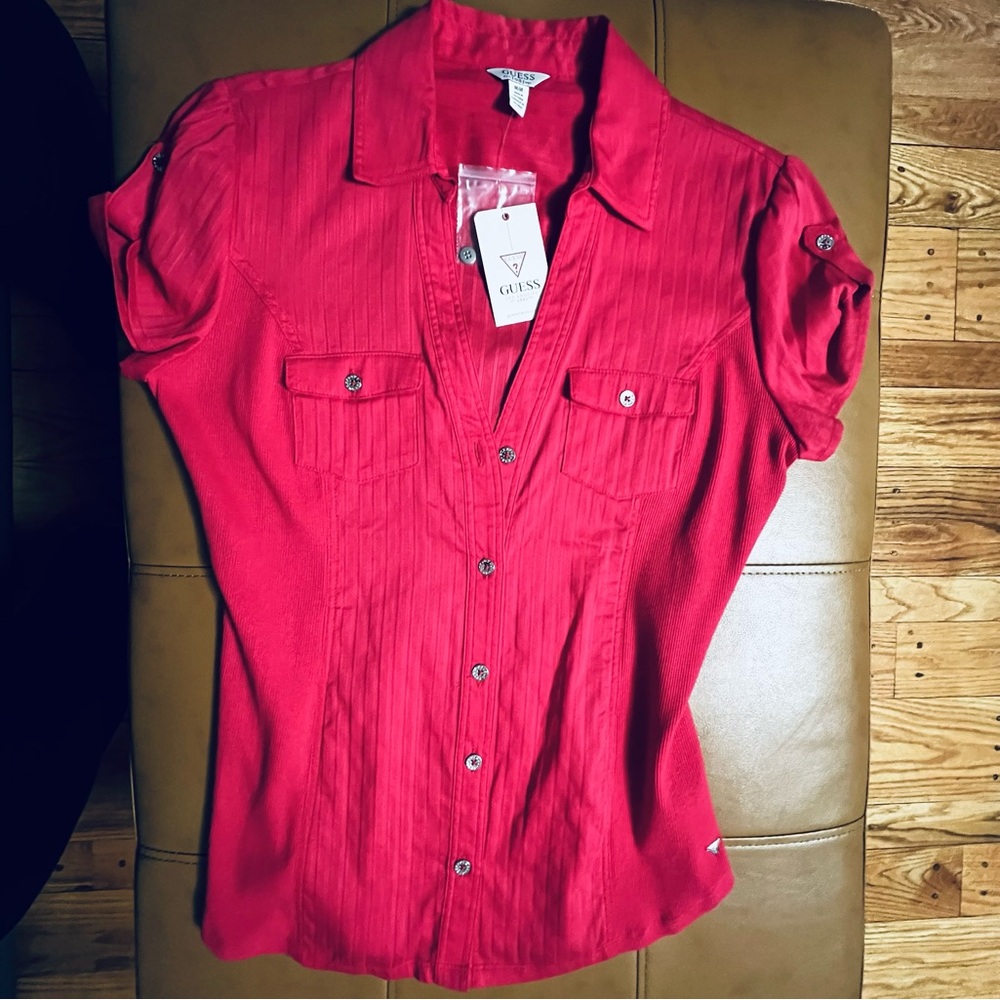Guess NWT Size M button down. Cherry apple color. Fitted at waist